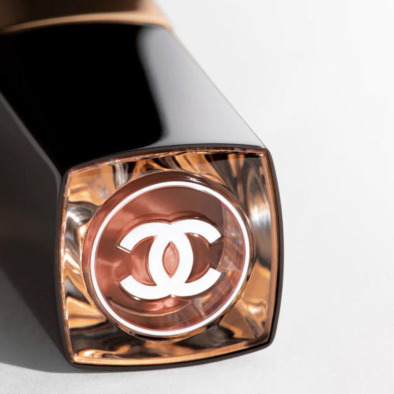 rouge-coco-flash-couleur-luminosite-et-intensite-en-un-eclair