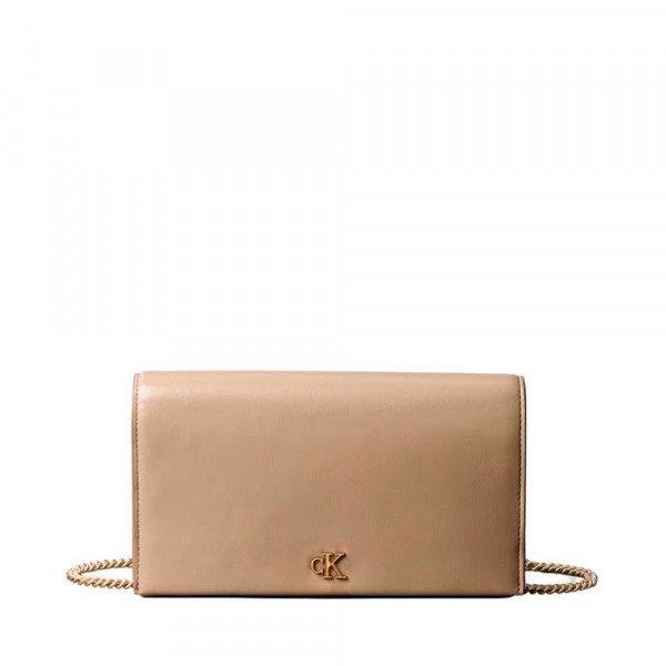 cartera-de-cadena-con-monograma