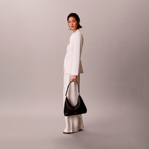 sac-hobo-avec-chaine-a-bijoux-en-galets