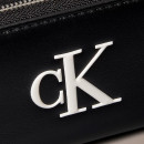 geldborse-mit-reissverschluss-und-monogramm