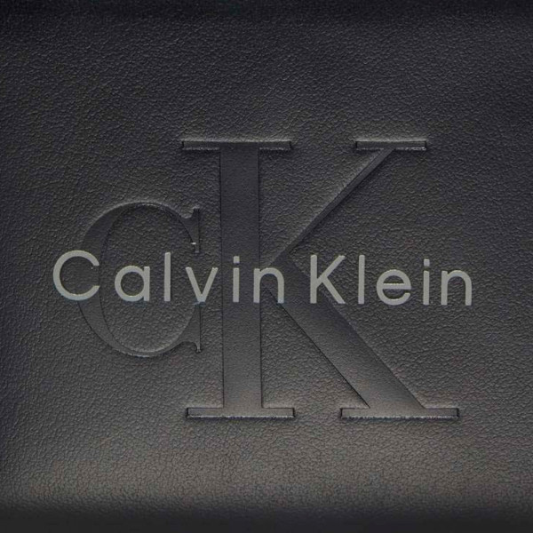 folded-wallet-with-embossed-logo