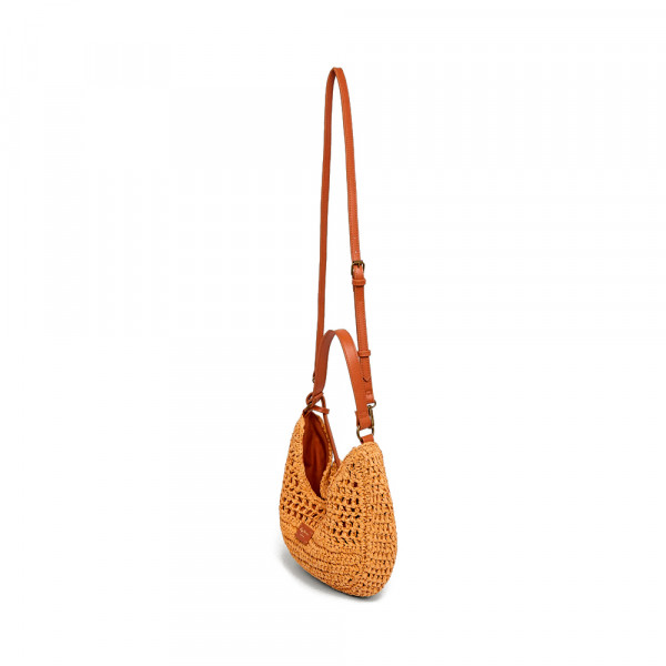 bolso-media-luna-de-rafia
