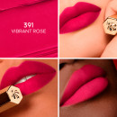 guerlain-kisskiss-bee-glow-matte-den-matte-laebestift-med-honning-der-trodser-afsmitning
