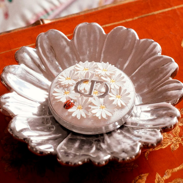 dior-forever-nude-bronze-glow-limited-edition-bronzing-powder-natural-radiant-finish-long-lasting-tan-effect