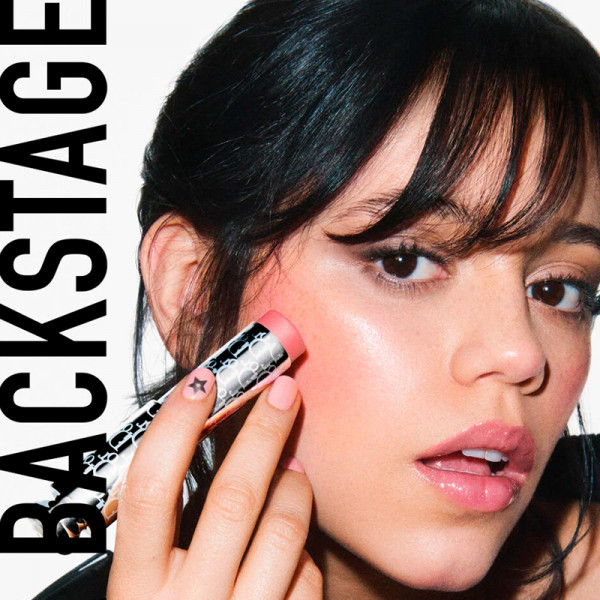 dior-backstage-rosy-glow-stick-stick-blush-lumineux-a-couleur-activee-par-le-ph