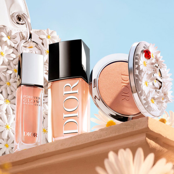 dior-forever-glow-maximizer-langvarig-flytande-highlighter