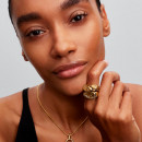 bague-chevaliere-ovale-moyenne-sertie-de-pierres-precieuses-164707c01