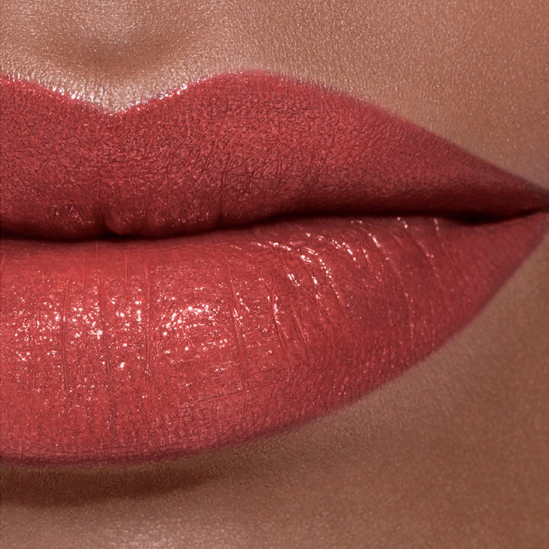 rouge-coco-long-lasting-satin-lipstick-moisturizing-and-smoothing-treatment