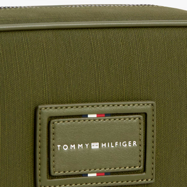 beauty-case-in-tessuto-con-patch-logo