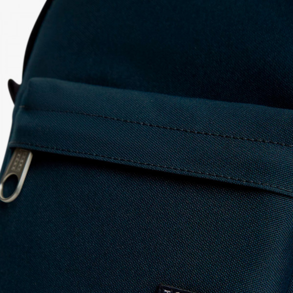 mochila-essential-con-logo