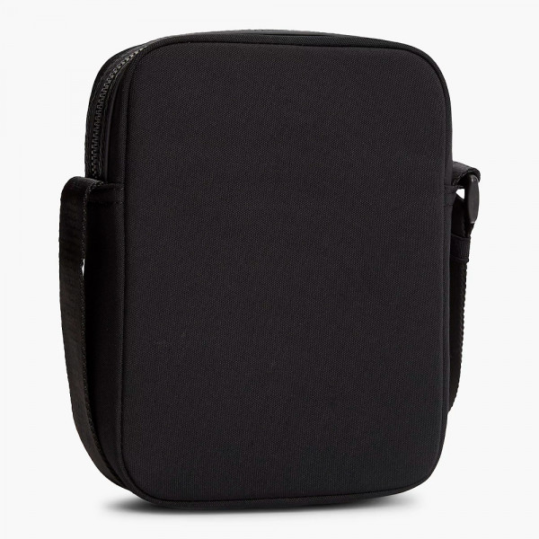 sac-de-reporter-avec-textures-variees-et-logo