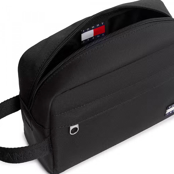 necessaire-com-itens-essenciais-de-uso-diario