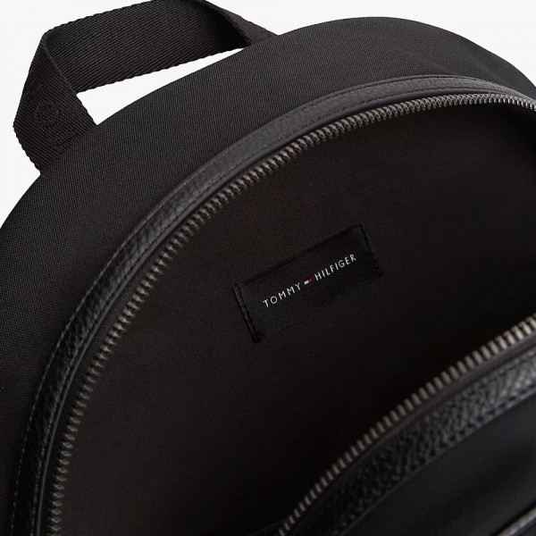 mochila-con-doble-cremallera-y-logo