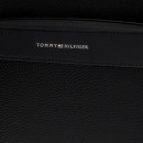 mochila-com-logotipo-metalico