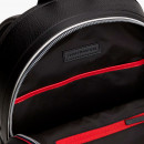 mochila-com-logotipo-metalico
