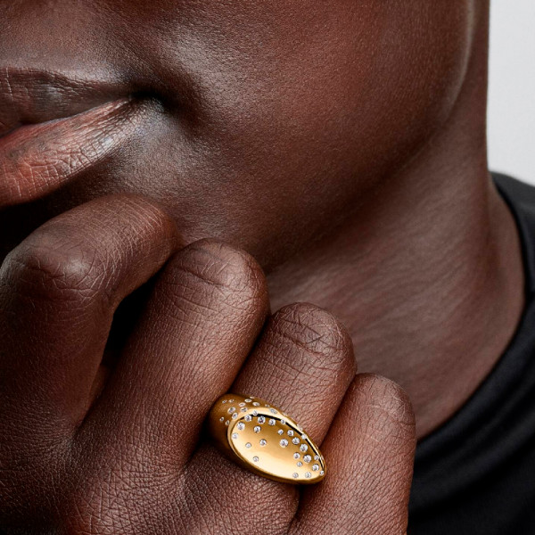 bague-chevaliere-ovale-en-forme-de-dome-sertie-de-pierres-precieuses-164671c01