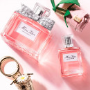 miss-dior-eau-de-parfum-roller-pearl-sensuelle-vanilje-infunderede-blomsternoter