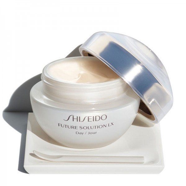 Future Solution LX Day Cream SPF20