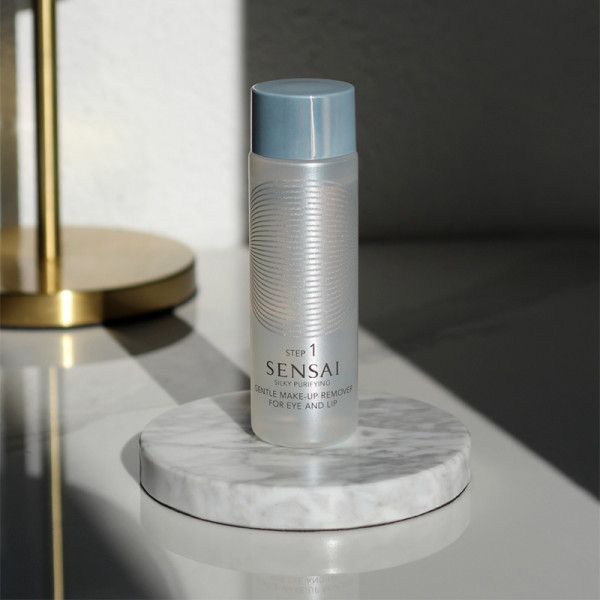 Silkeslen renande sminkborttagare för ögon och läppar