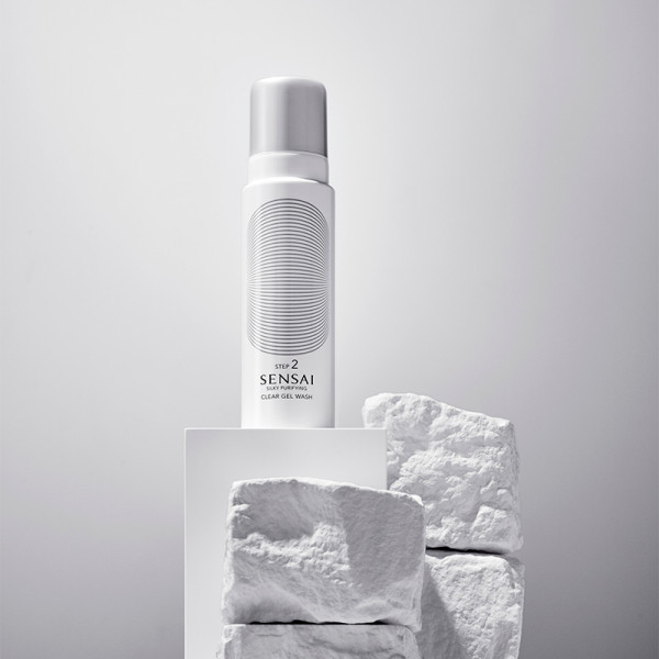 Silkeslen rengörande gel ansiktstvätt