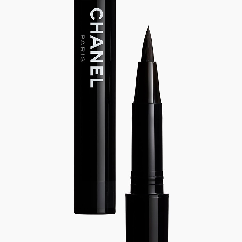 crayon-liner-resistant-a-l-eau-d-intensite-et-de-precision