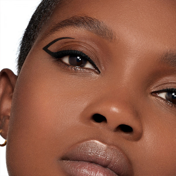 noir-g-eyeliner-graphique-24h