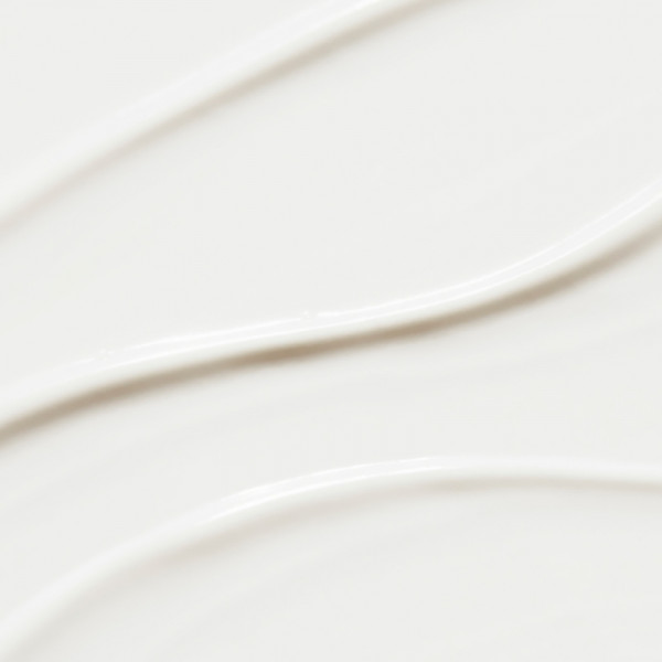 heerlijke-zonnespray-met-hoge-bescherming-voor-gezicht-en-lichaam-spf-50-nuxe-sun