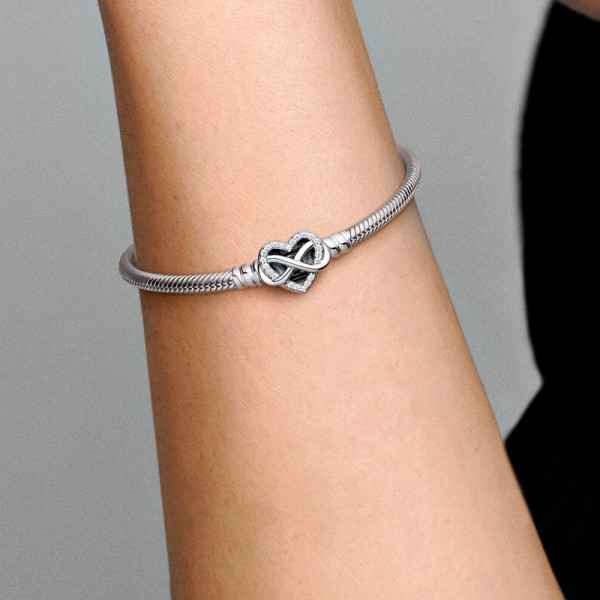 pandora-moments-slangenkettingarmband-met-glanzende-oneindigheidshartsluiting-592645c01