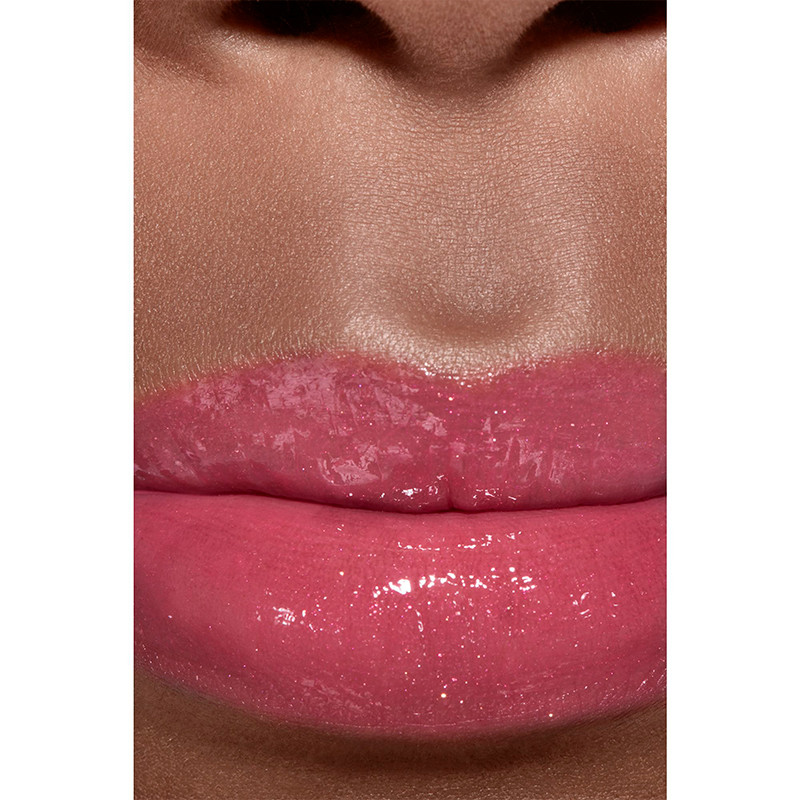 moisturizing-lip-gloss