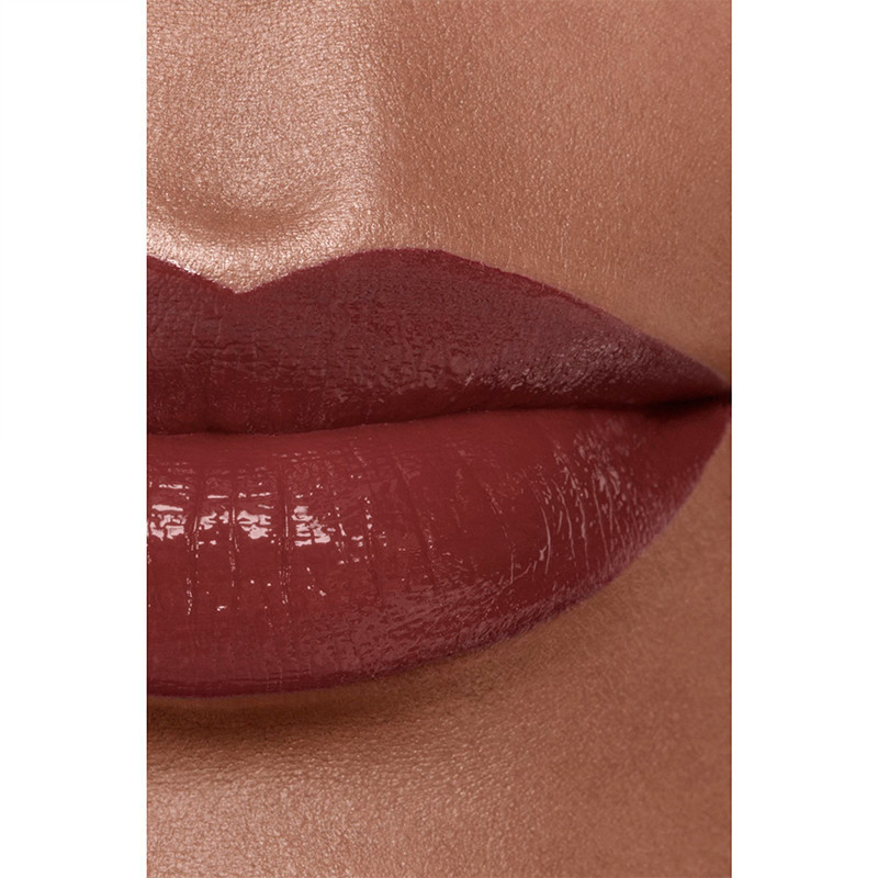 The Long-Lasting Moisturizing and Plumping Lipstick. Intense Color and Shine.