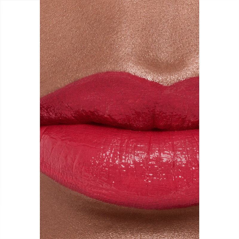 le-rouge-a-levres-hydratant-et-flupant-longue-duree-couleur-et-luminosite-intense