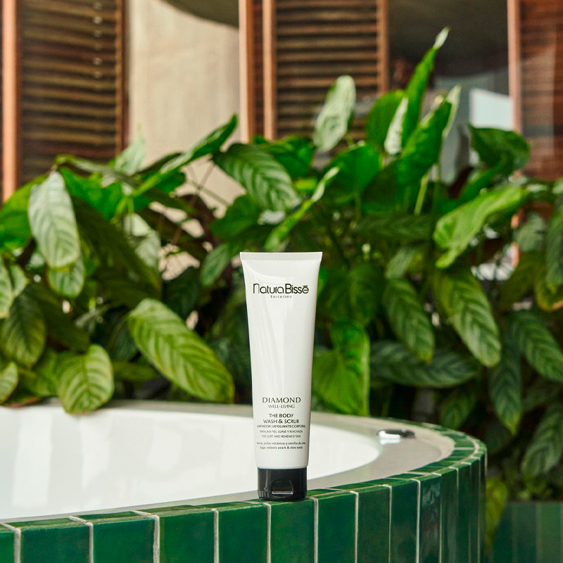 Natura Bissé Diamond Well-Living Limpiador y exfoliante corporal. – imagen 2