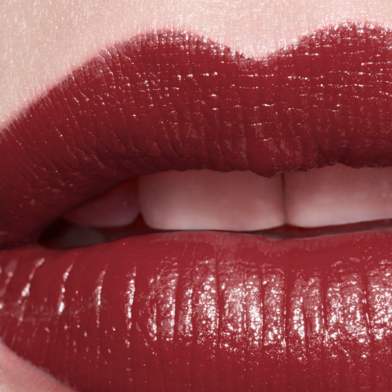 de-hoge-intensiteit-lippenstift-geconcentreerd-licht-en-behandeling-oplaadbaar-rouge-allure-lextrait