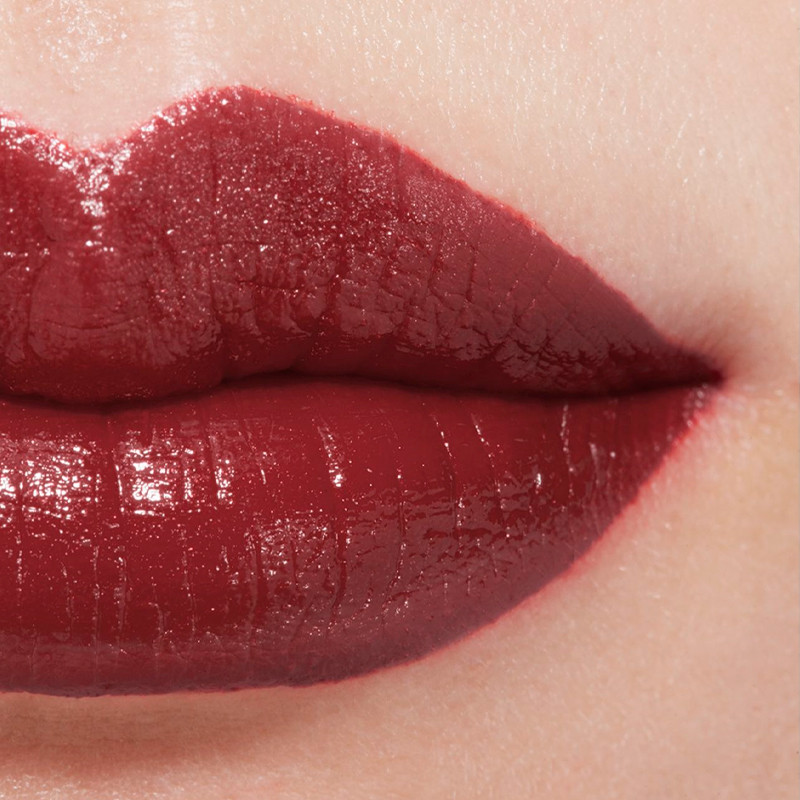 der-hochintensive-lippenstift-konzentriertes-licht-und-behandlung-wiederaufladbar-rouge-allure-lextrait