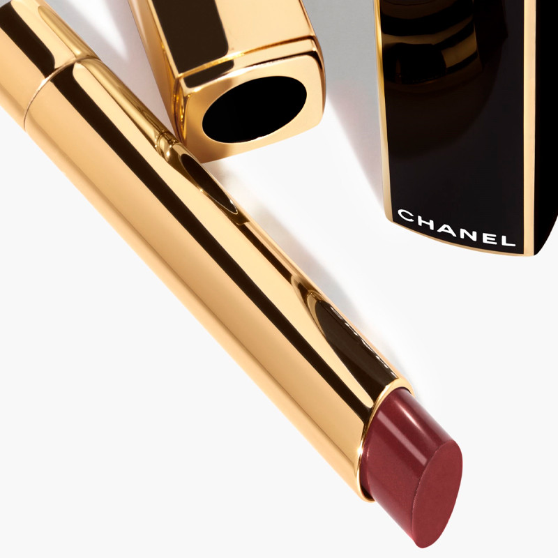 high-intensity-lipstick-concentrate-of-light-and-treatment-rechargeable-rouge-allure-lextrait