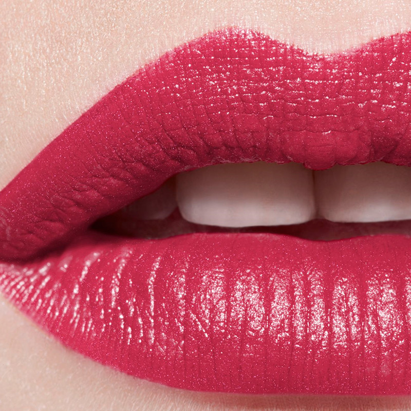 il-rossetto-ad-alta-intensita-luce-e-trattamento-concentrati-ricaricabile-rouge-allure-lextrait