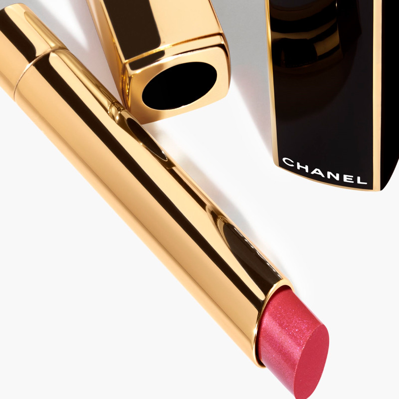 high-intensity-lipstick-concentrate-of-light-and-treatment-rechargeable-rouge-allure-lextrait