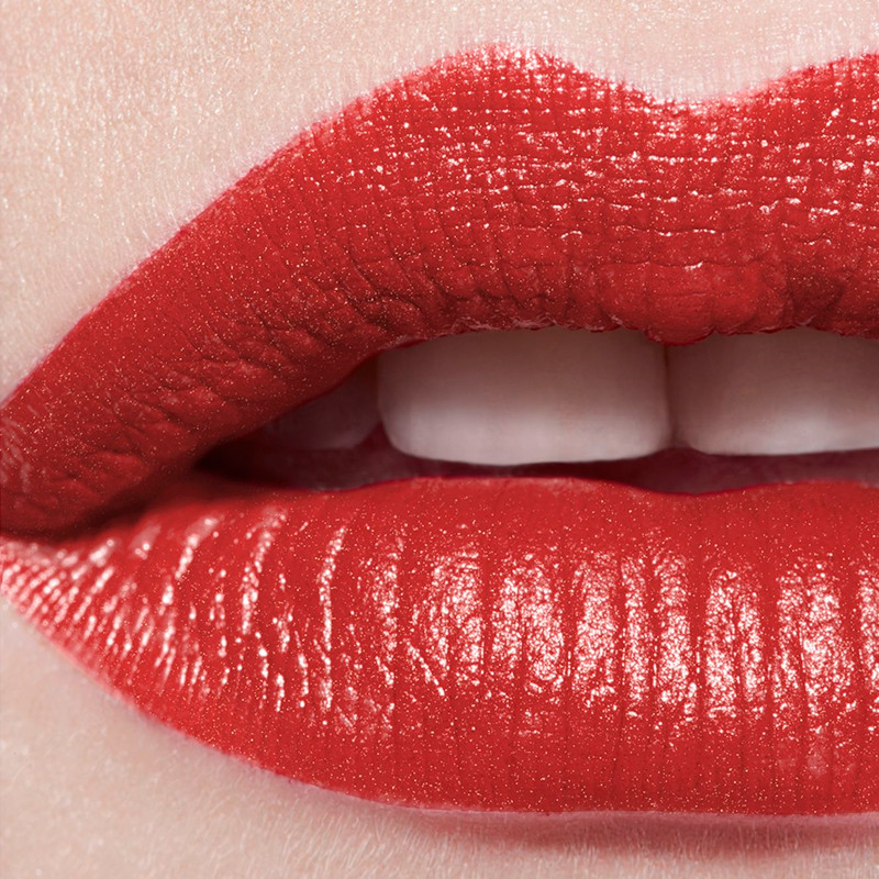 der-hochintensive-lippenstift-konzentriertes-licht-und-behandlung-wiederaufladbar-rouge-allure-lextrait