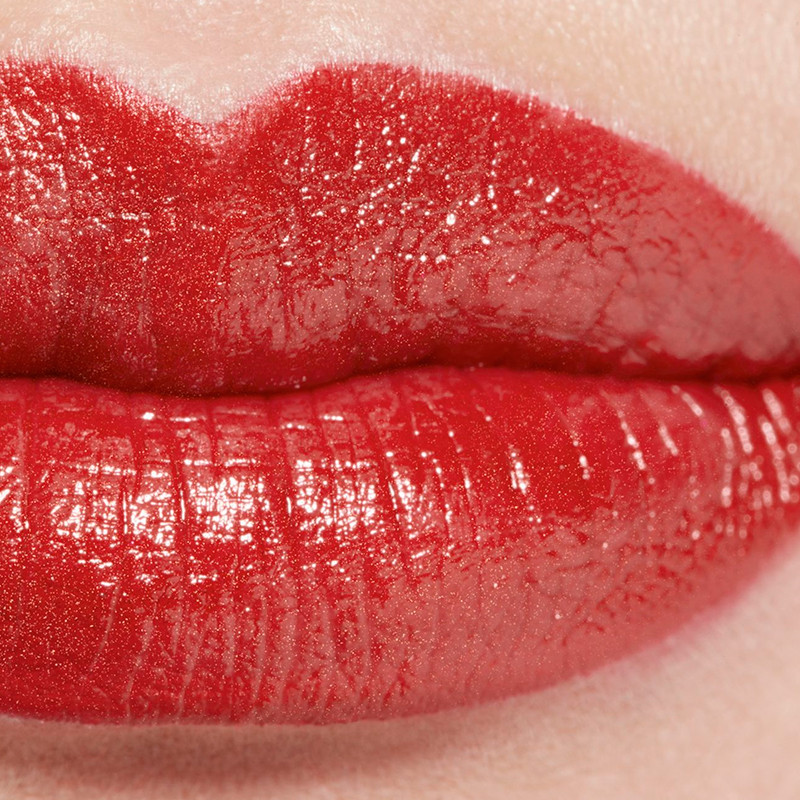 de-hoge-intensiteit-lippenstift-geconcentreerd-licht-en-behandeling-oplaadbaar-rouge-allure-lextrait