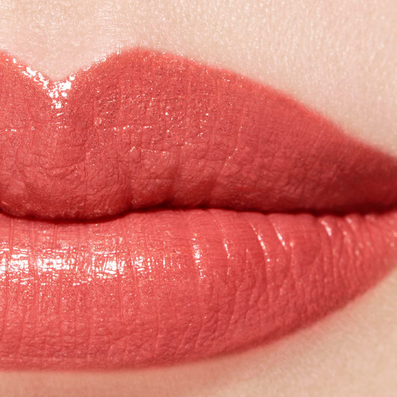 der-hochintensive-lippenstift-konzentriertes-licht-und-behandlung-wiederaufladbar-rouge-allure-lextrait