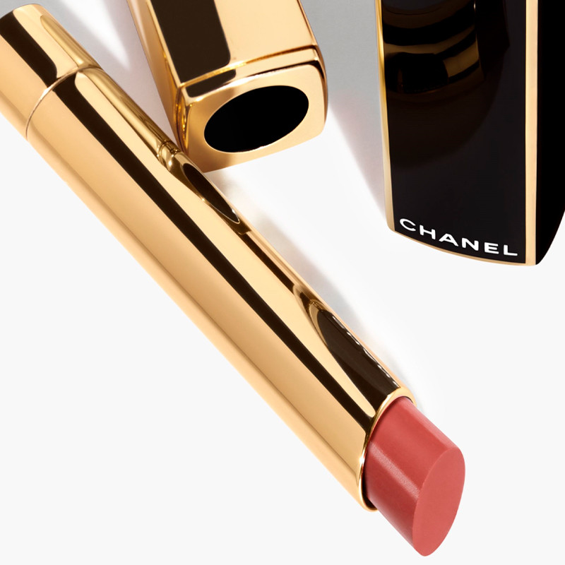 il-rossetto-ad-alta-intensita-luce-e-trattamento-concentrati-ricaricabile-rouge-allure-lextrait