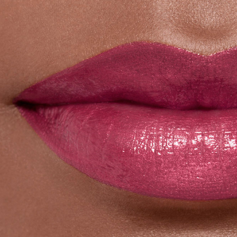 il-rossetto-liquido-lucente-e-a-lunga-durata-rouge-allure-laque