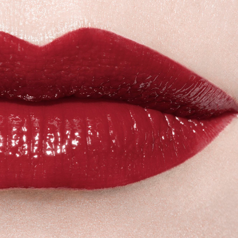 de-langdurige-glanzende-vloeistoflipstick-rouge-allure-laque