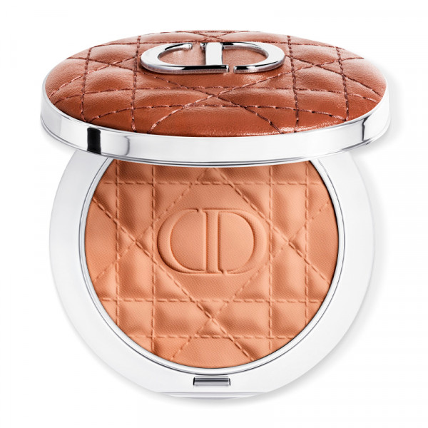 bronzing-powders-with-a-natural-or-matte-radiant-finish