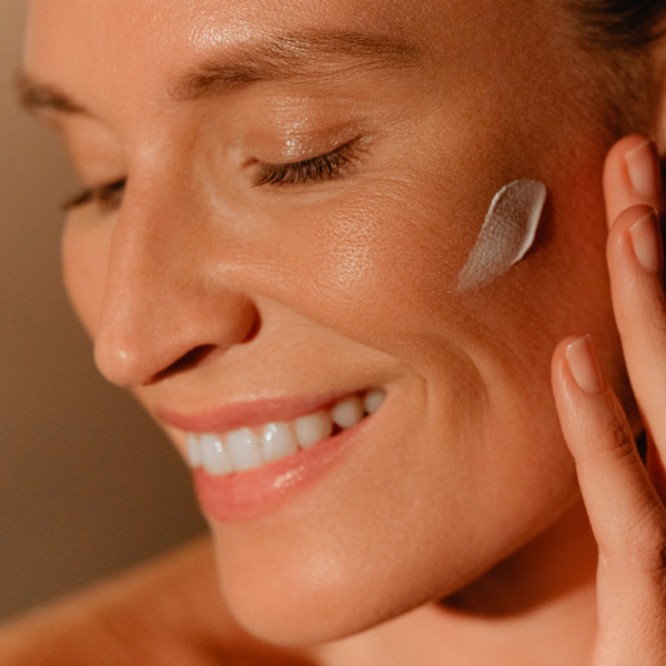 sunleya-soin-solaire-anti-age-spf50-protector-facial