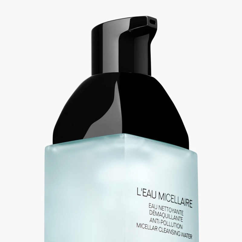 eau-micellaire-demaquillante-anti-pollution