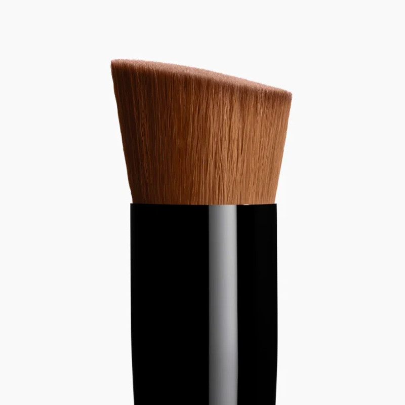 pinceau-pour-fond-de-teint-fluide-et-poudre