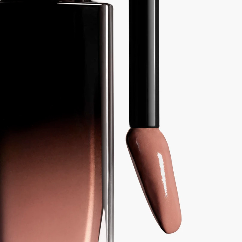 il-rossetto-liquido-brillante-e-a-lunga-durata