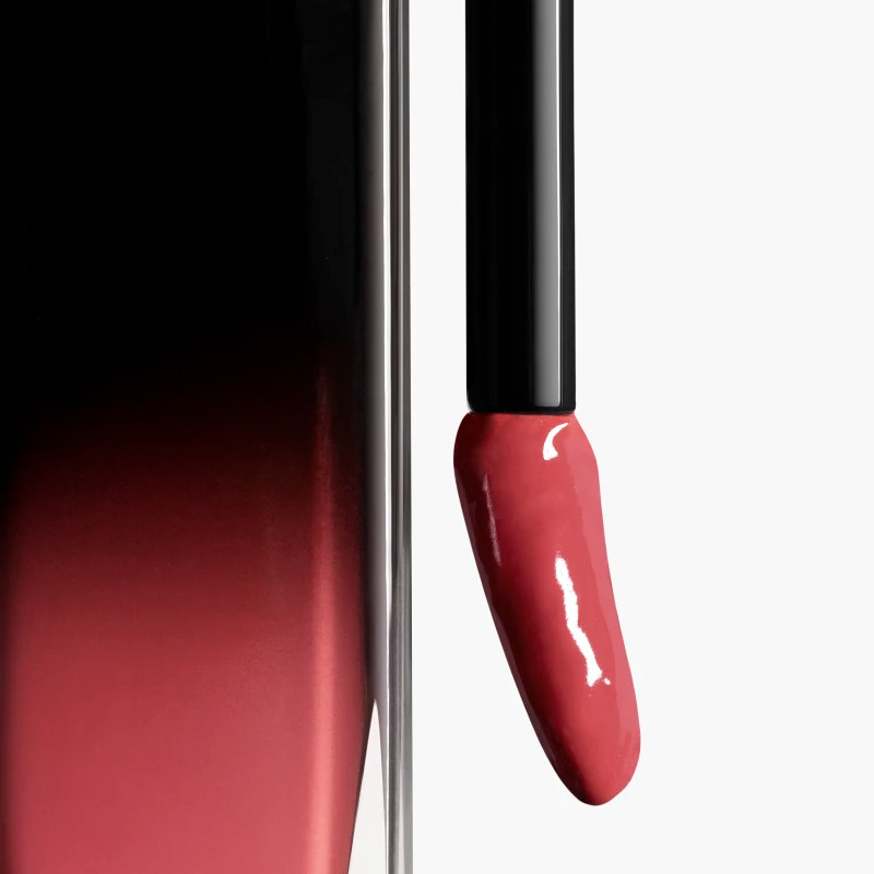 der-langanhaltende-brillante-flussige-lippenstift