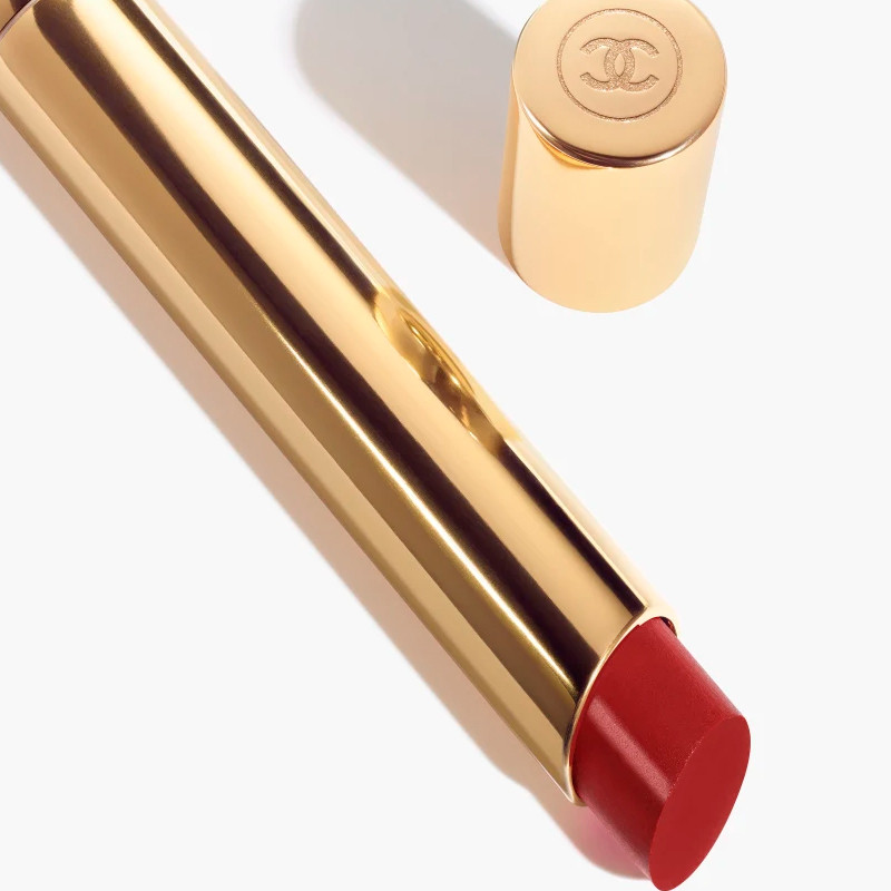 la-barra-de-labios-de-alta-intensidad-concentrado-de-luz-y-tratamiento-recarga